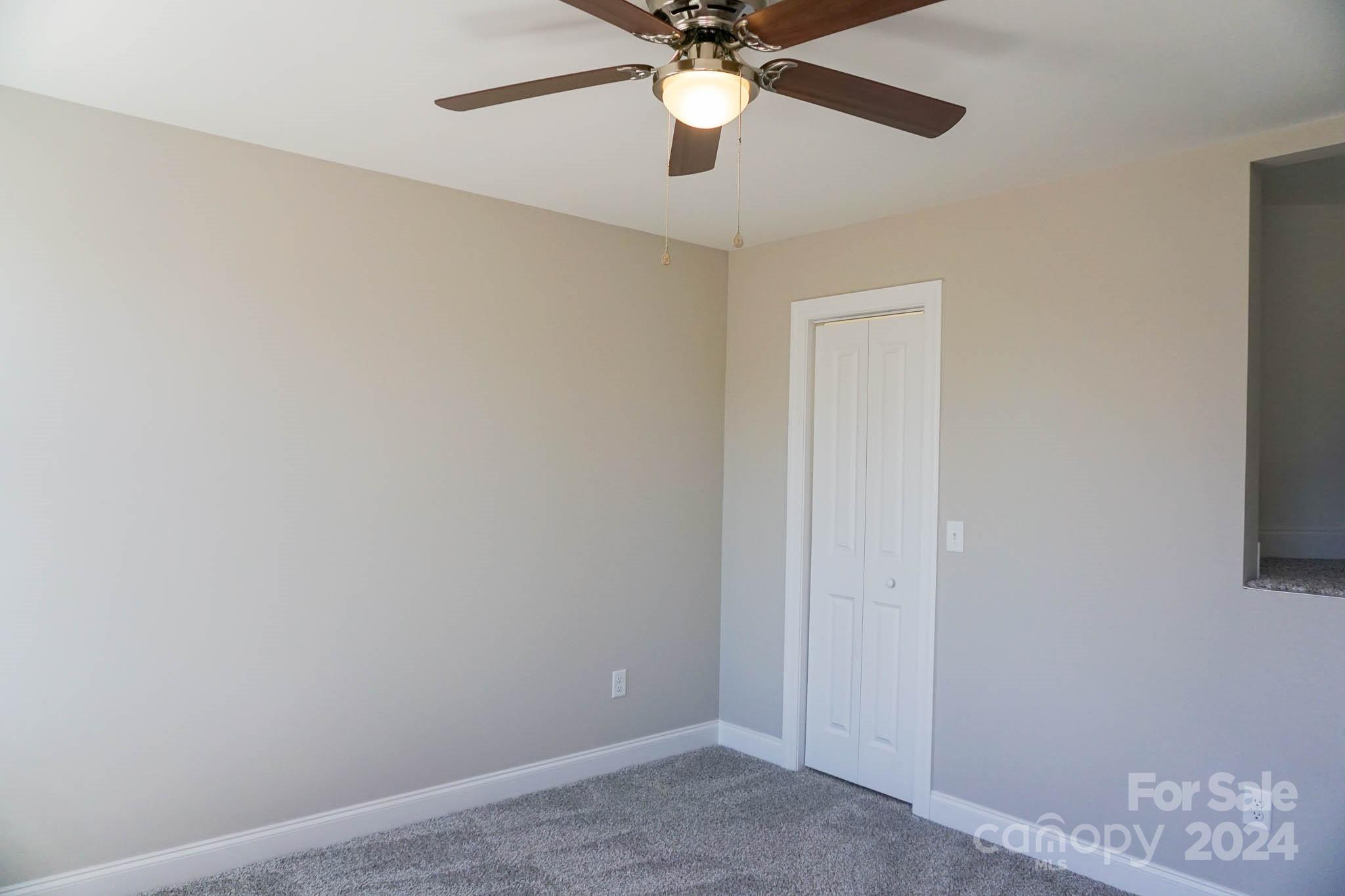 1633 Oak Leaf Drive NW