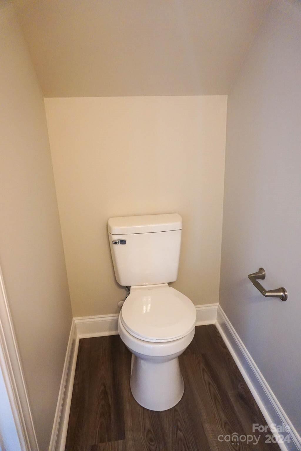 1633 Oak Leaf Drive NW