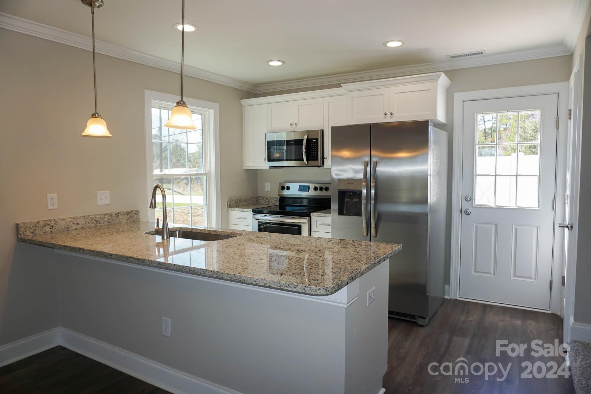 1633 Oak Leaf Drive NW