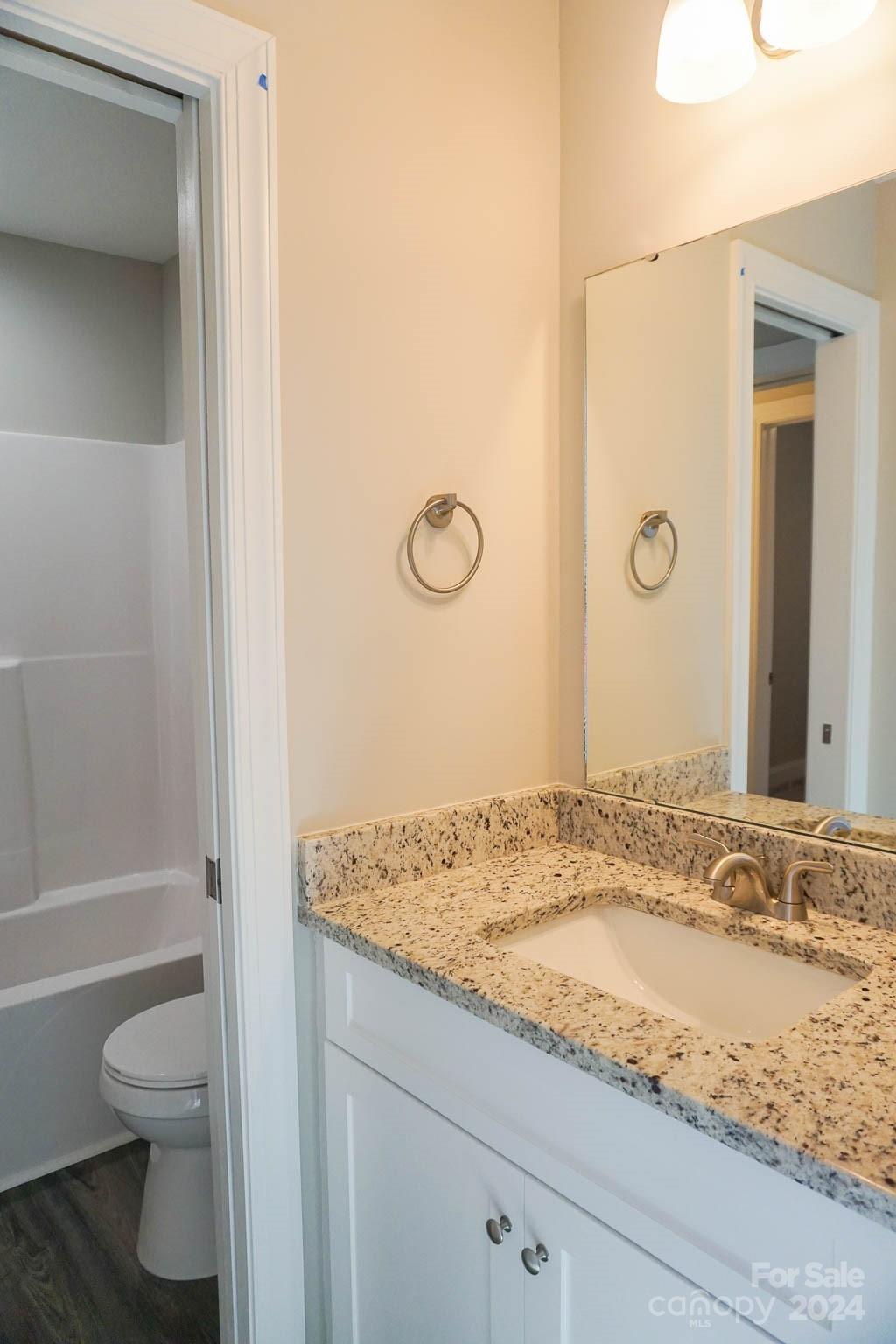 1633 Oak Leaf Drive NW