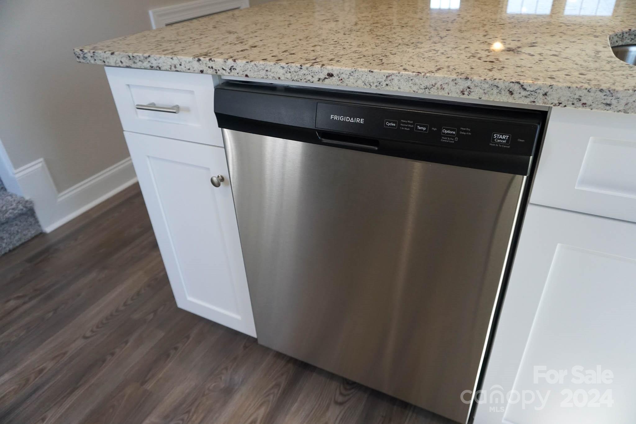 1633 Oak Leaf Drive NW