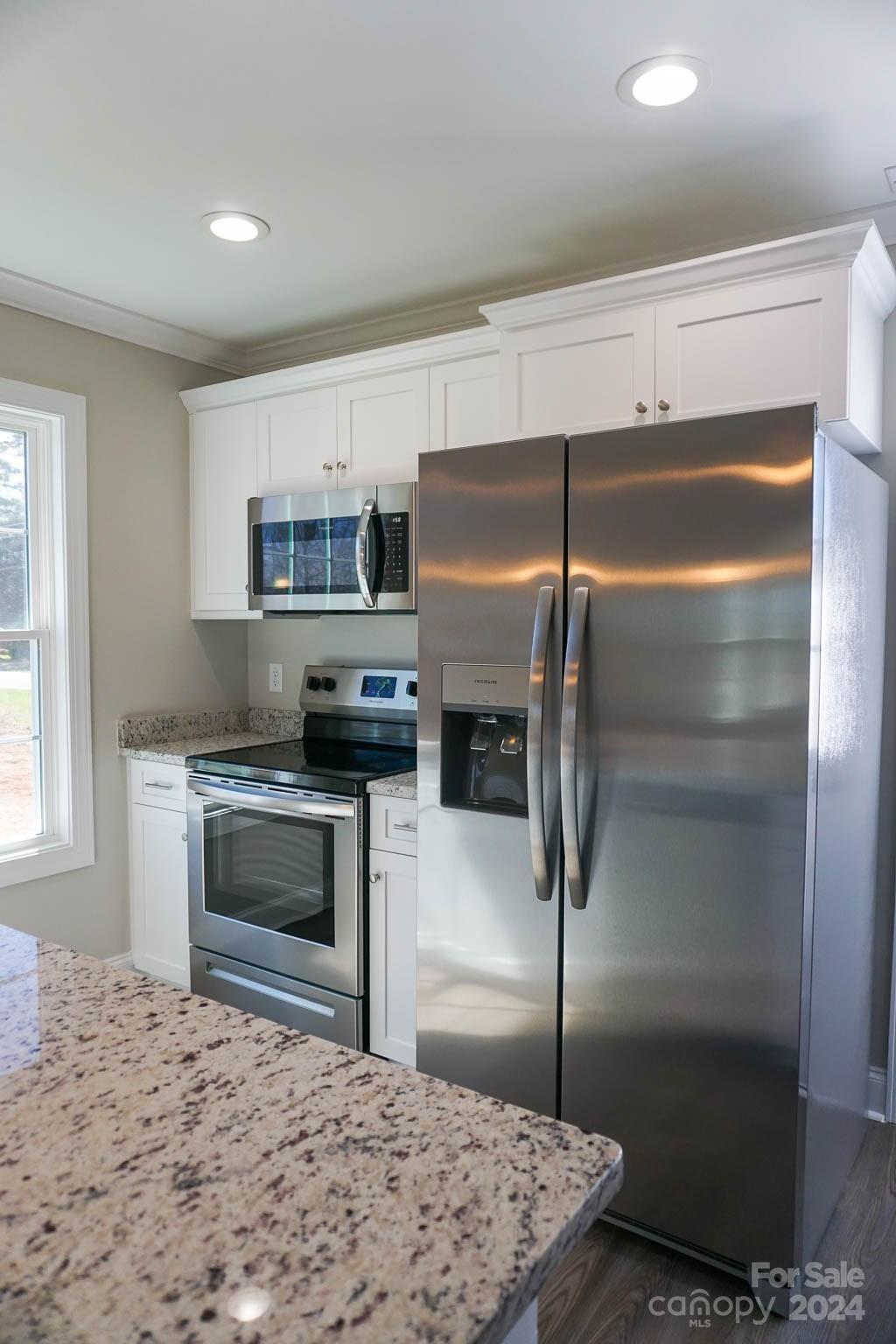 1633 Oak Leaf Drive NW