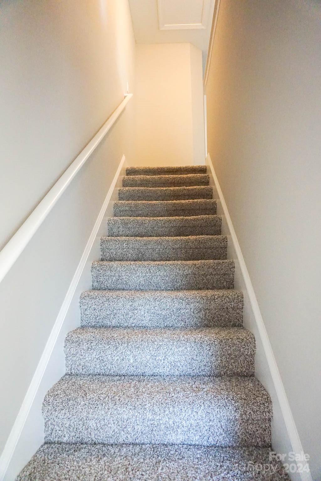 1633 Oak Leaf Drive NW