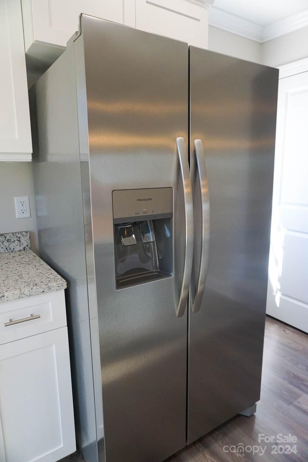 1633 Oak Leaf Drive NW