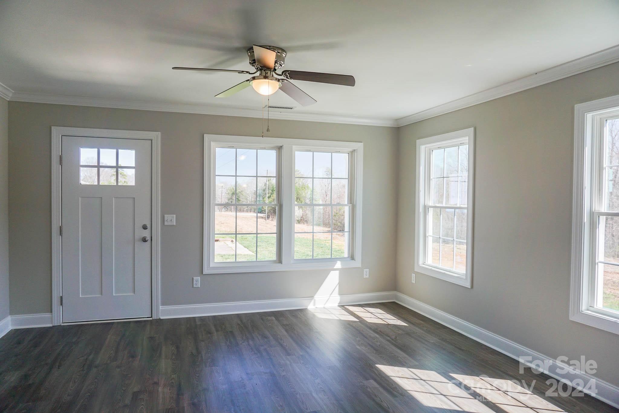 1633 Oak Leaf Drive NW