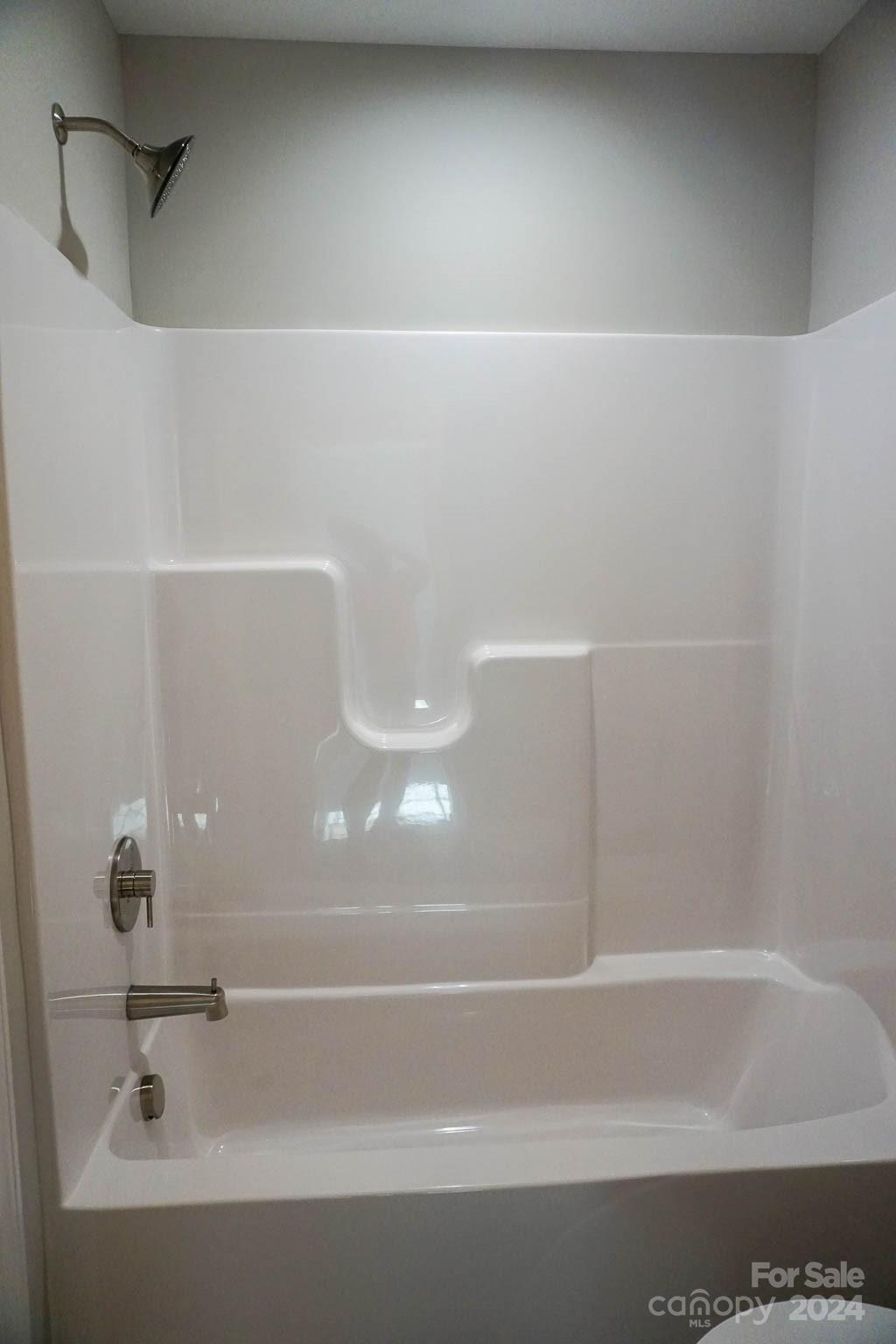 1633 Oak Leaf Drive NW