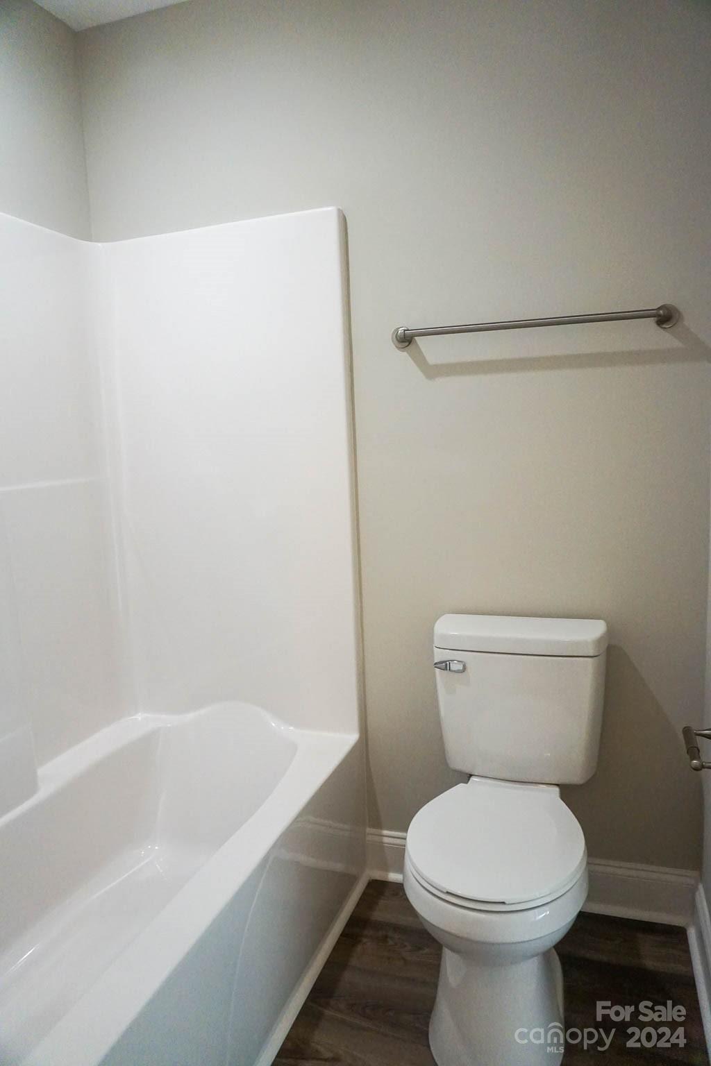 1633 Oak Leaf Drive NW