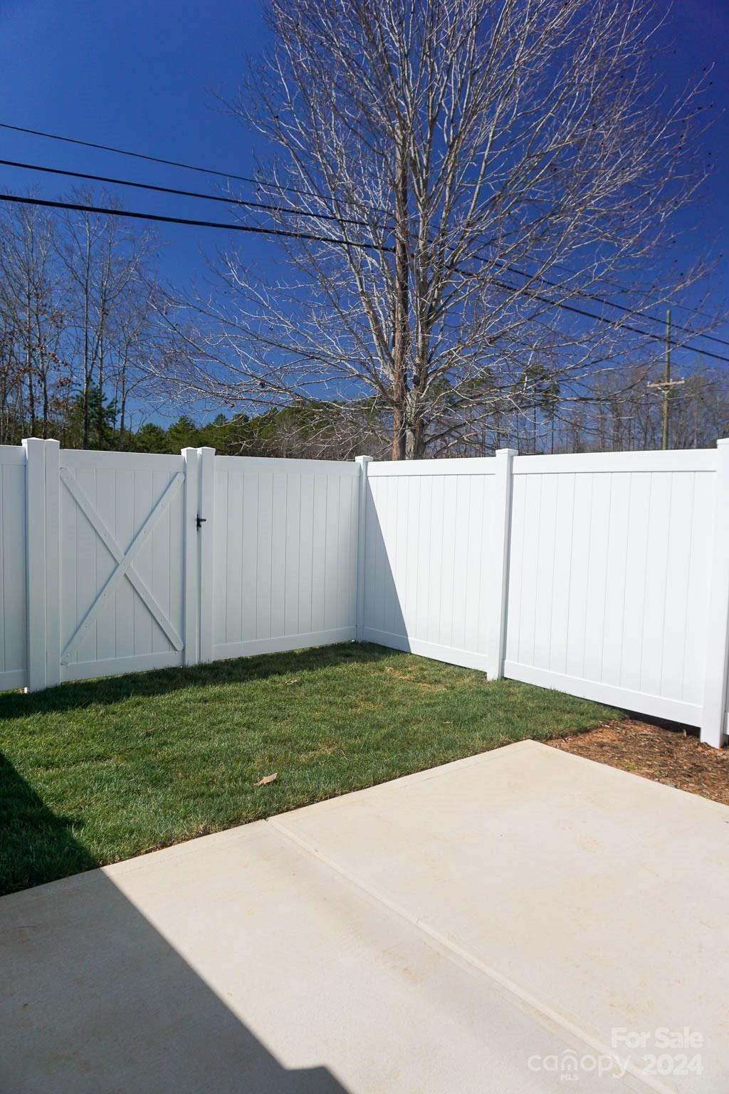 1633 Oak Leaf Drive NW