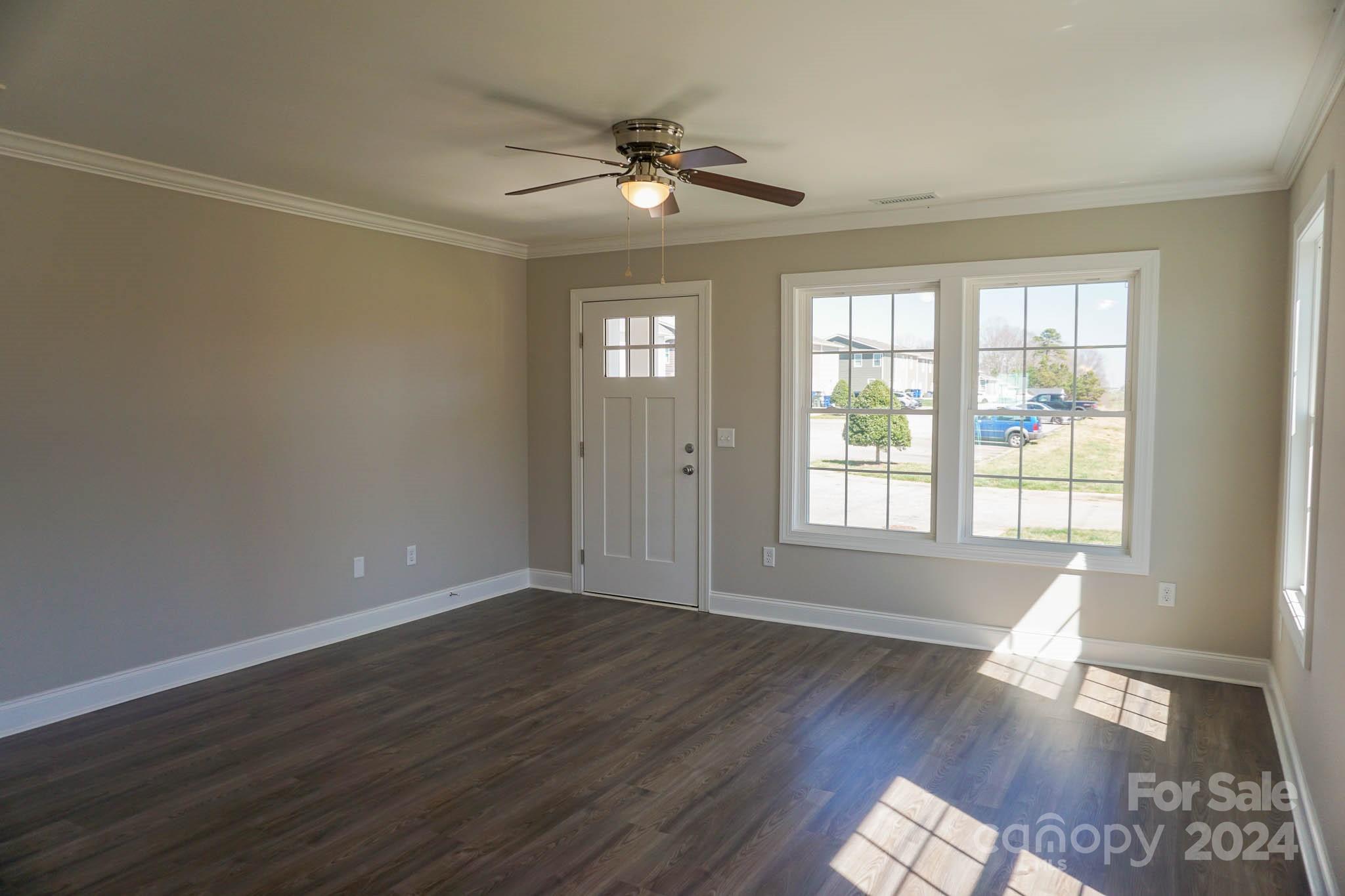 1633 Oak Leaf Drive NW