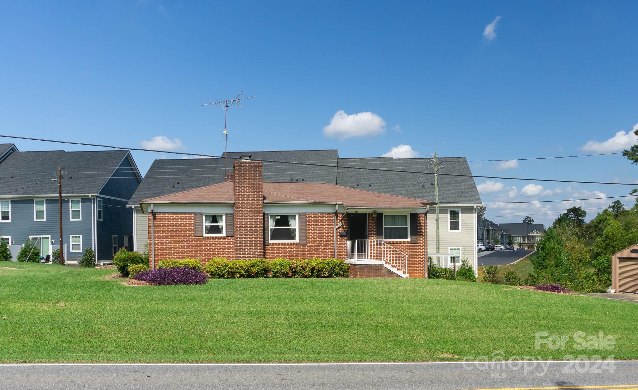 215 & 227 29th Avenue NE