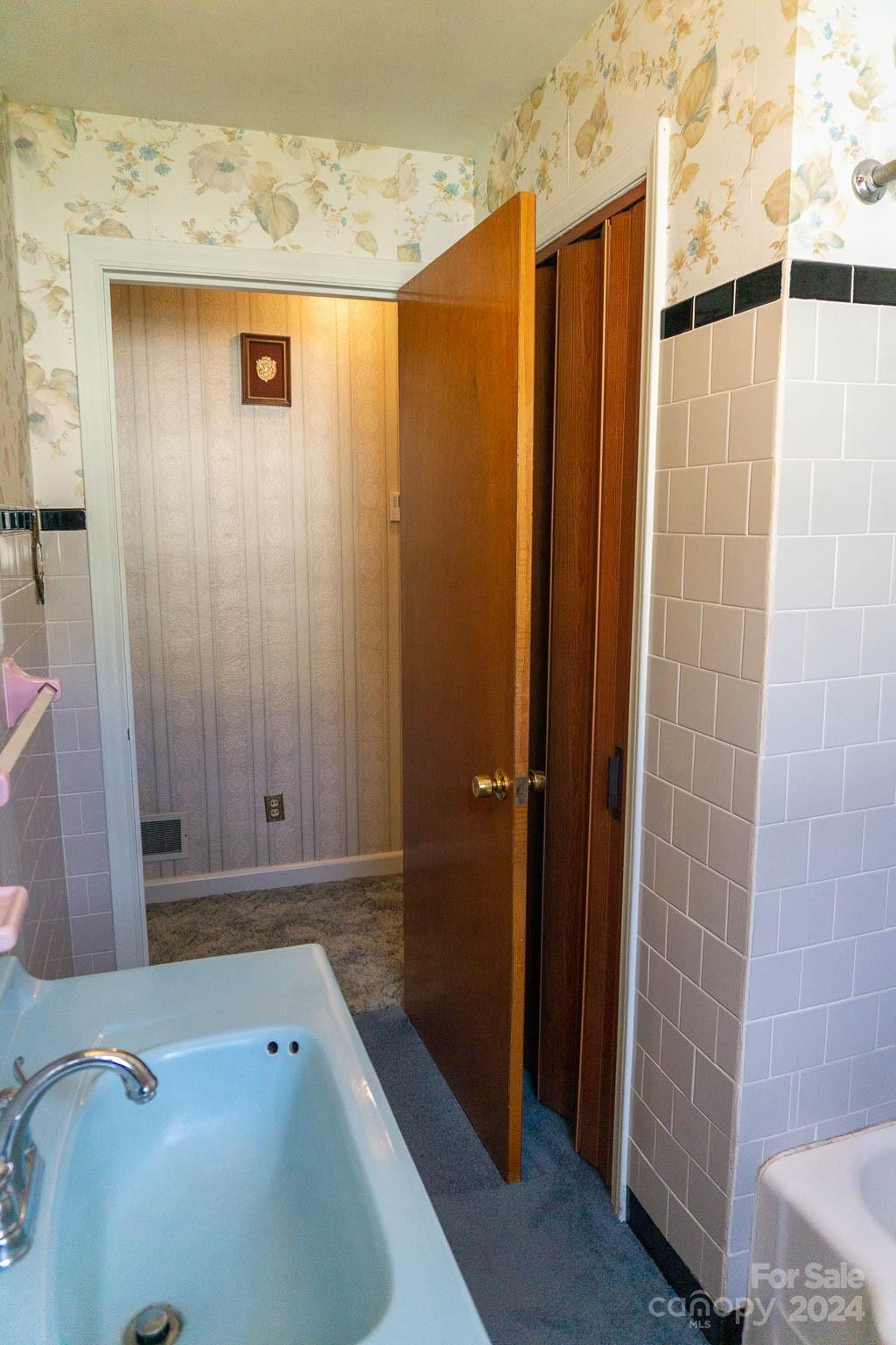 215 & 227 29th Avenue NE