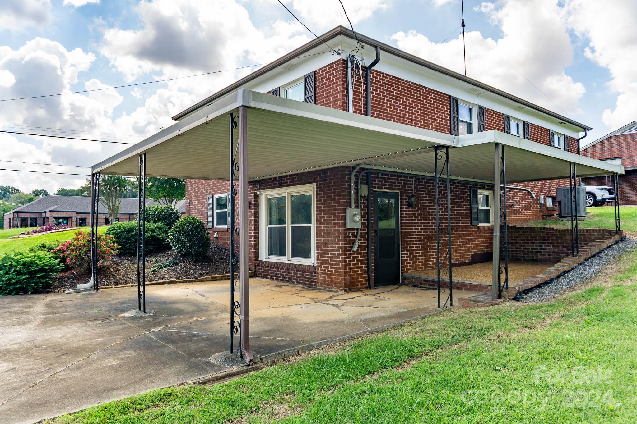 215 & 227 29th Avenue NE