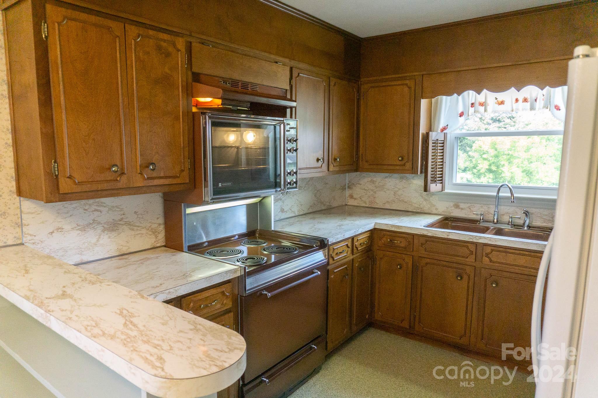 215 & 227 29th Avenue NE