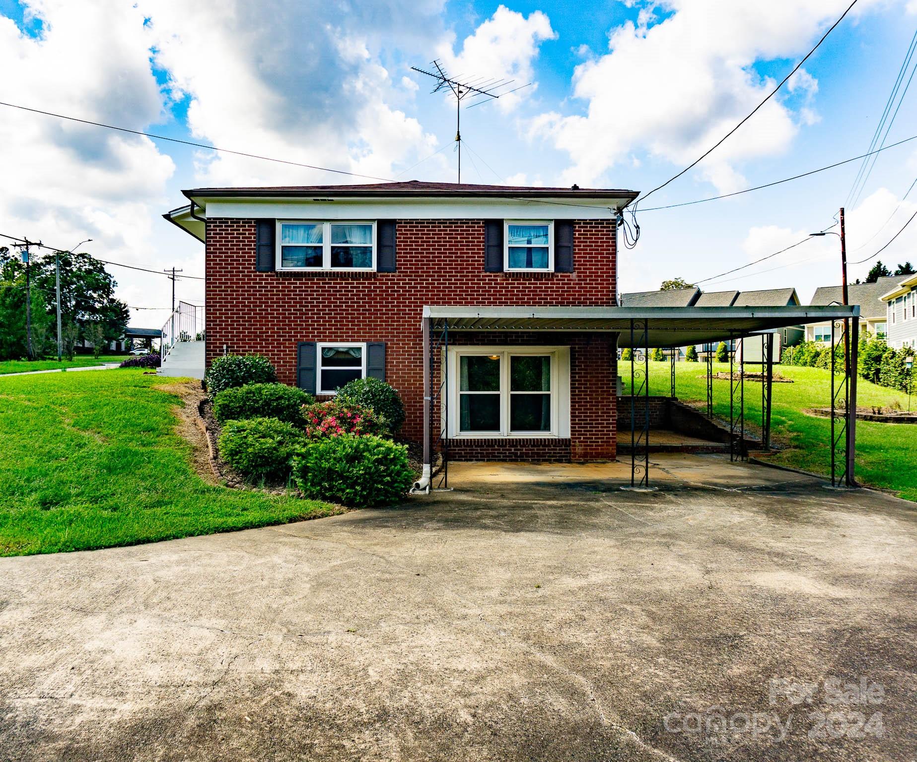 215 & 227 29th Avenue NE