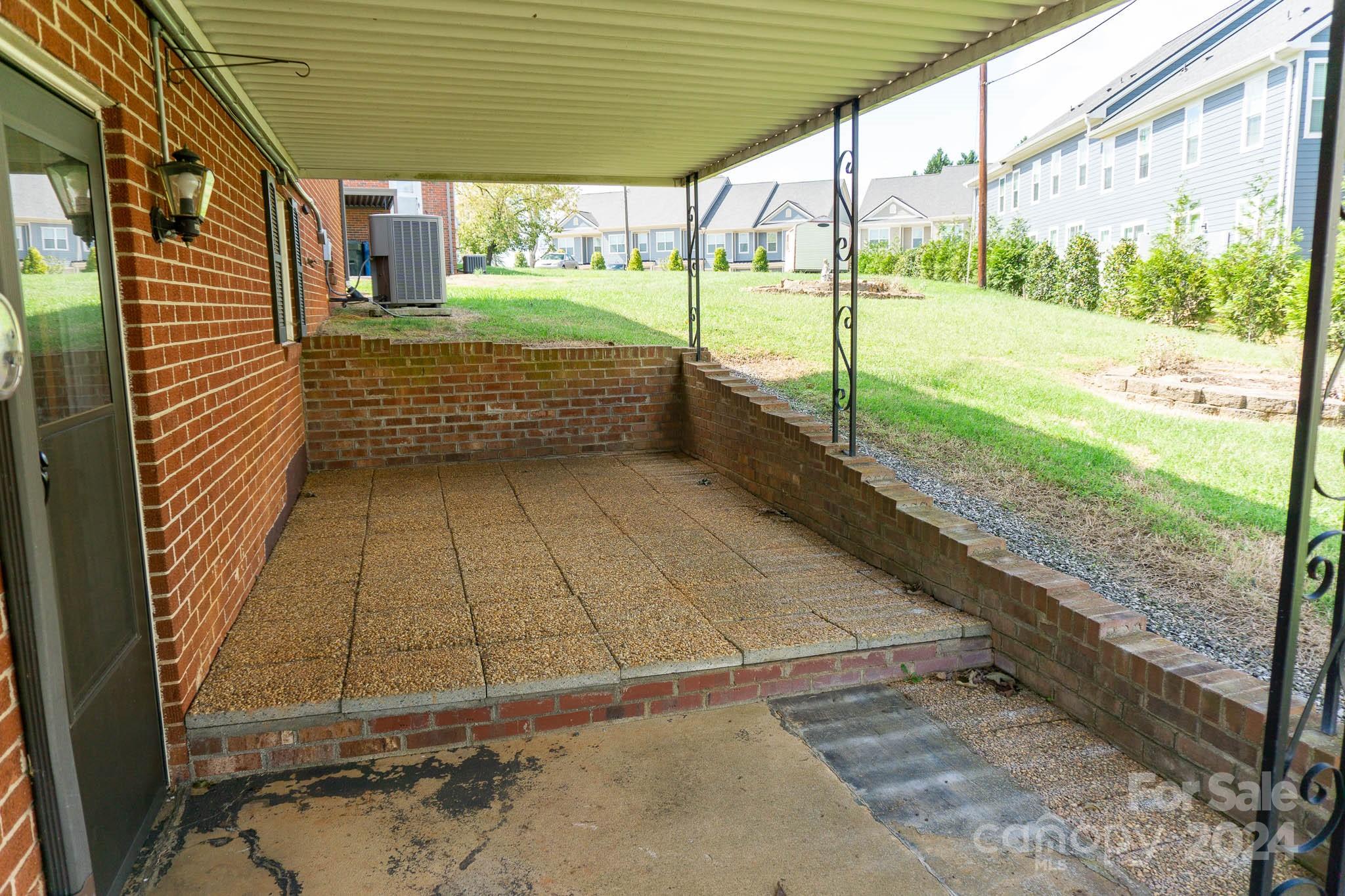 215 & 227 29th Avenue NE