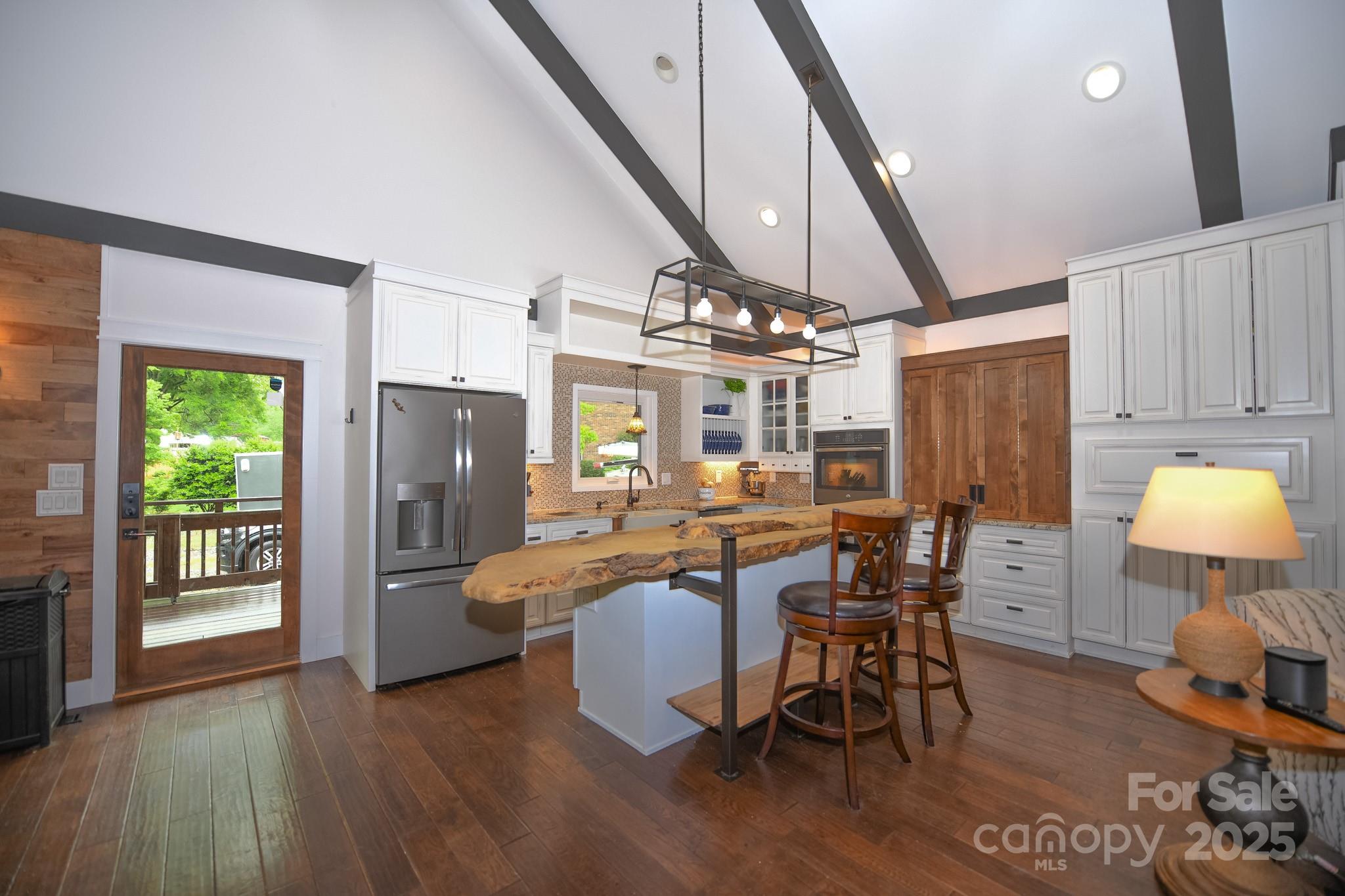 406 Third Avenue NE