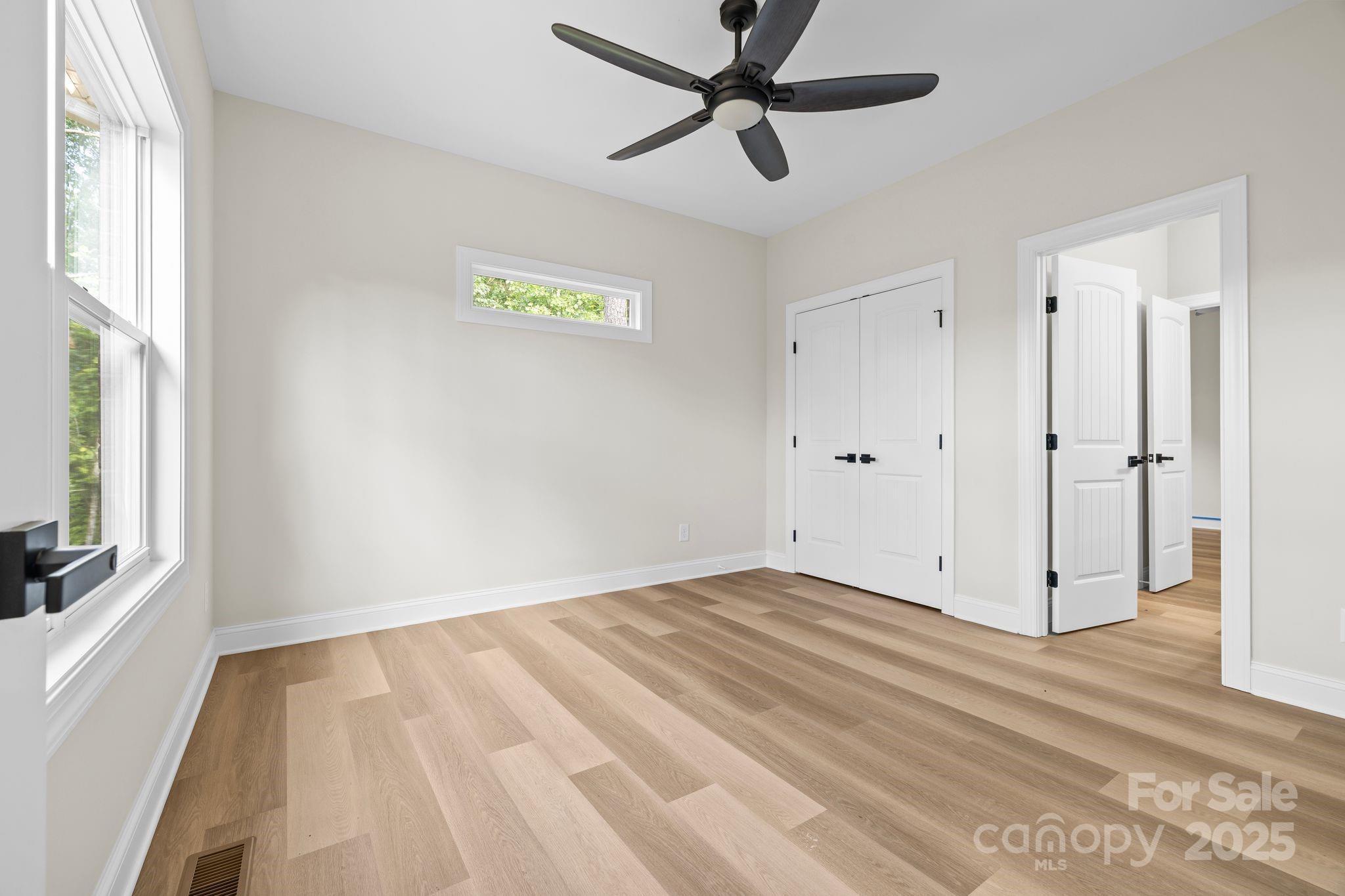 5025 Harbor View Drive E