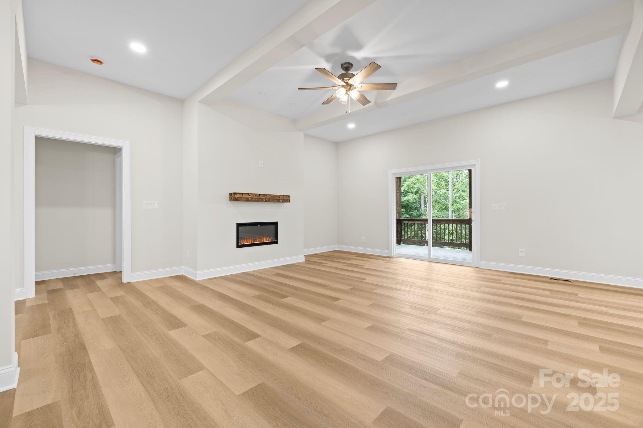 5025 Harbor View Drive E