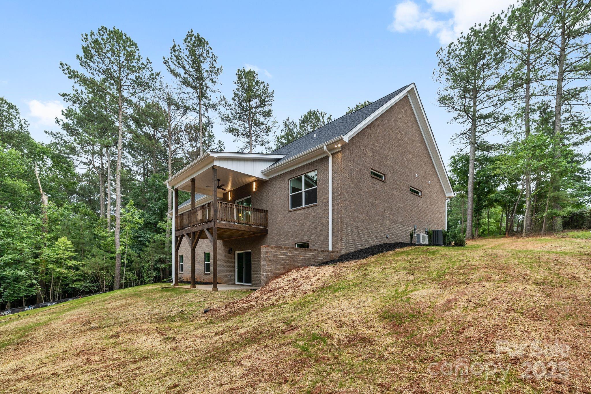 5025 Harbor View Drive E