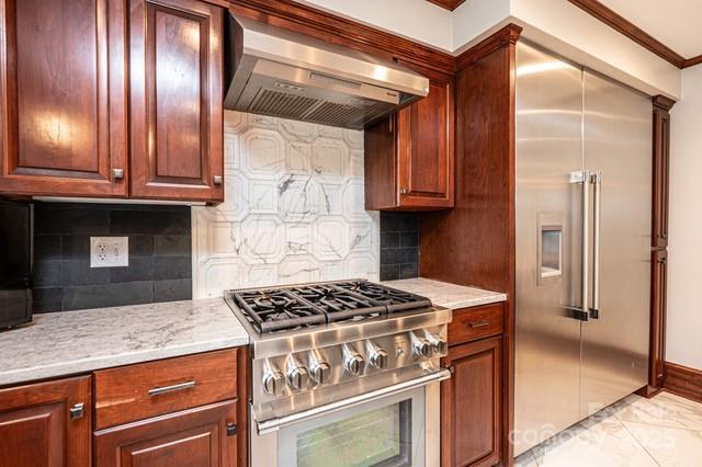 833 36th Avenue Place NW