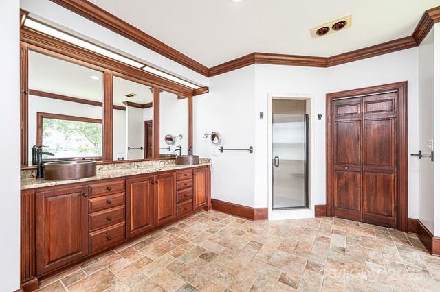 833 36th Avenue Place NW