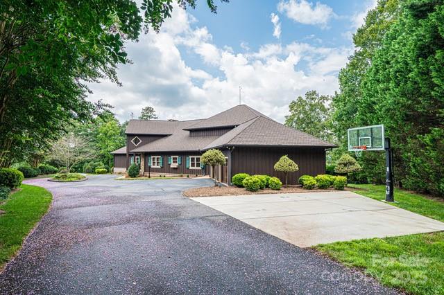 833 36th Avenue Place NW