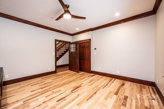 833 36th Avenue Place NW