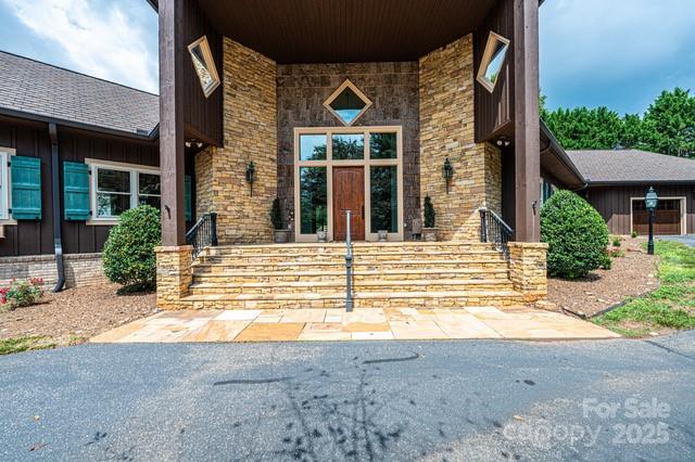 833 36th Avenue Place NW