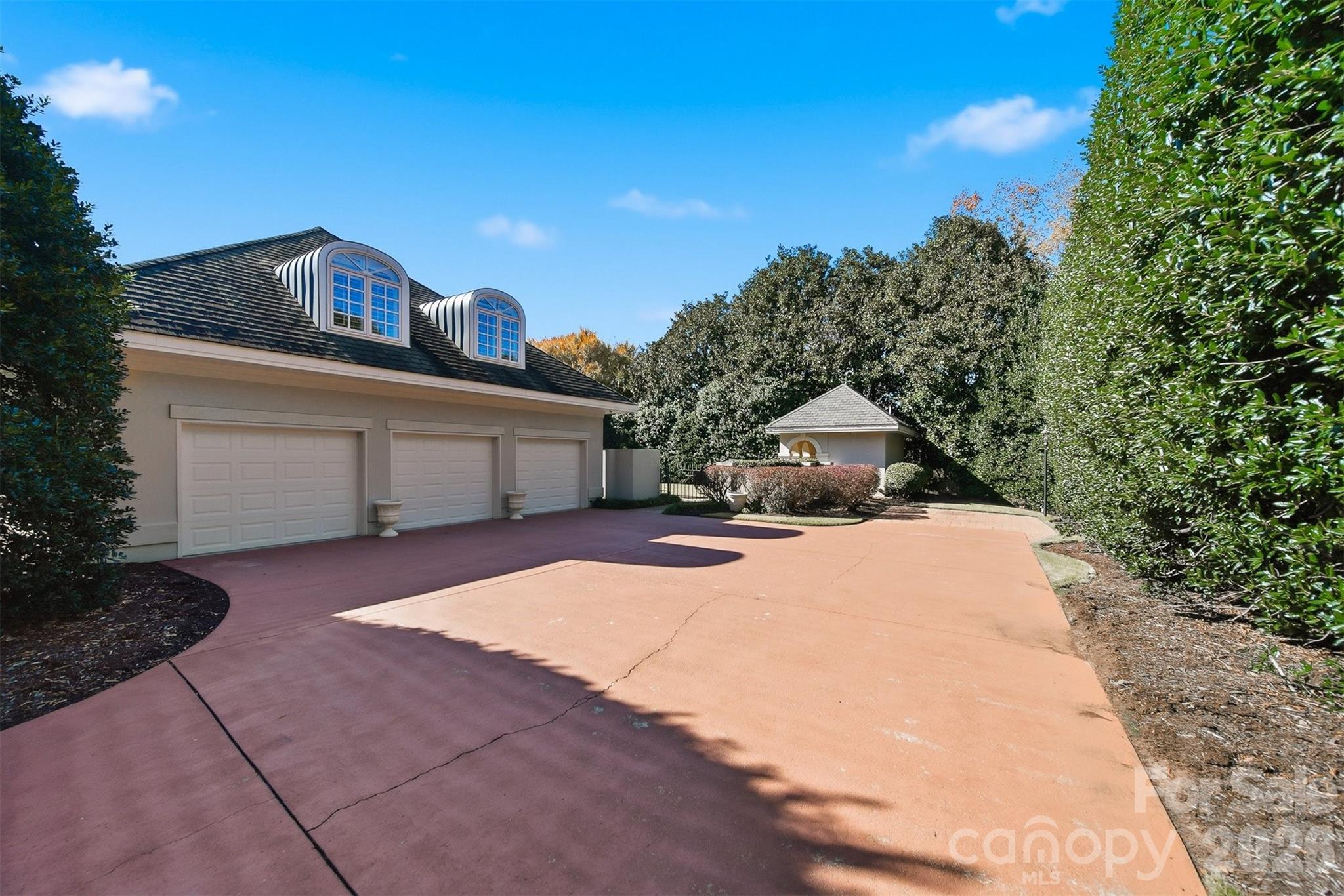 3619 Links Drive NE