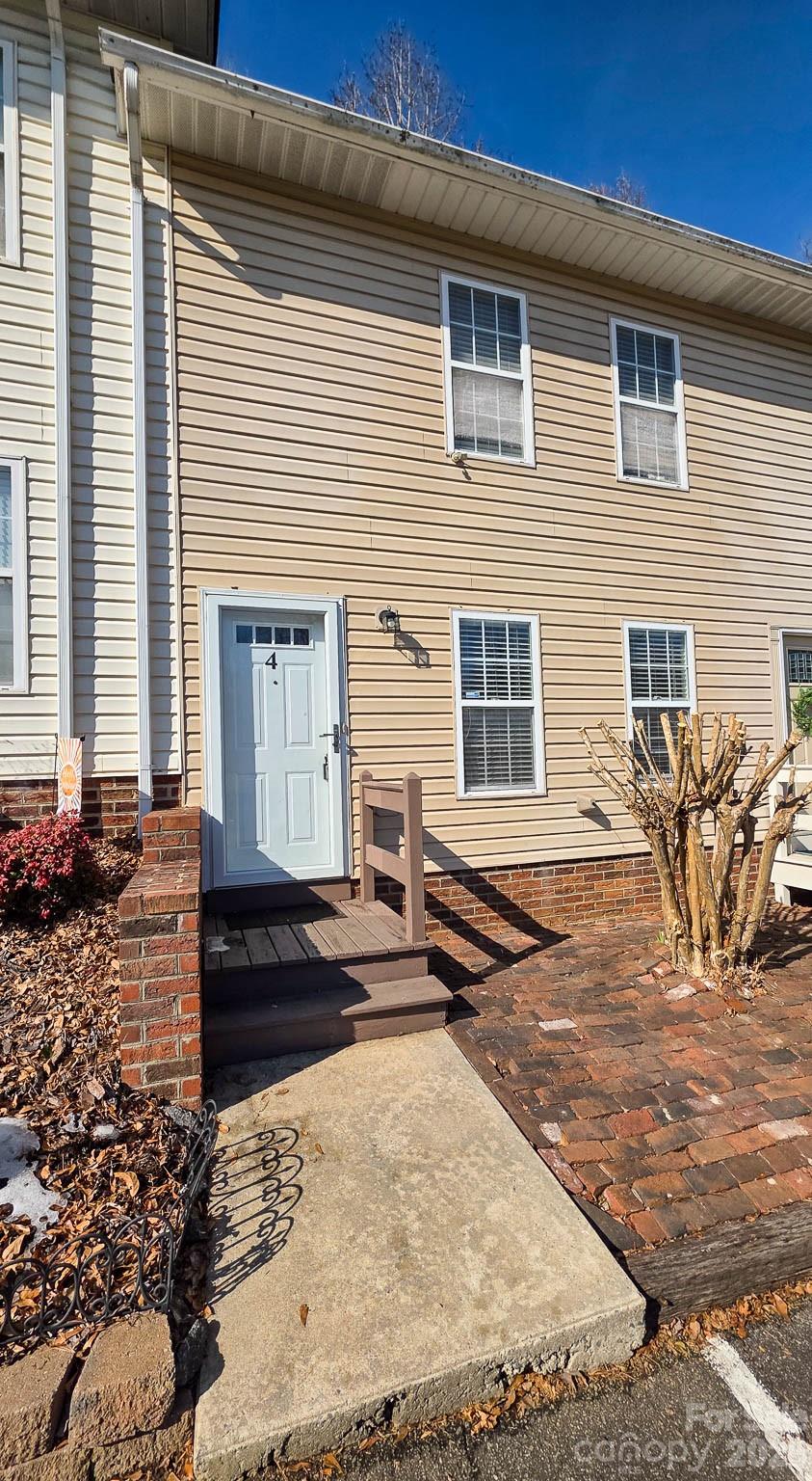 1491 20th Avenue NE Unit: 4