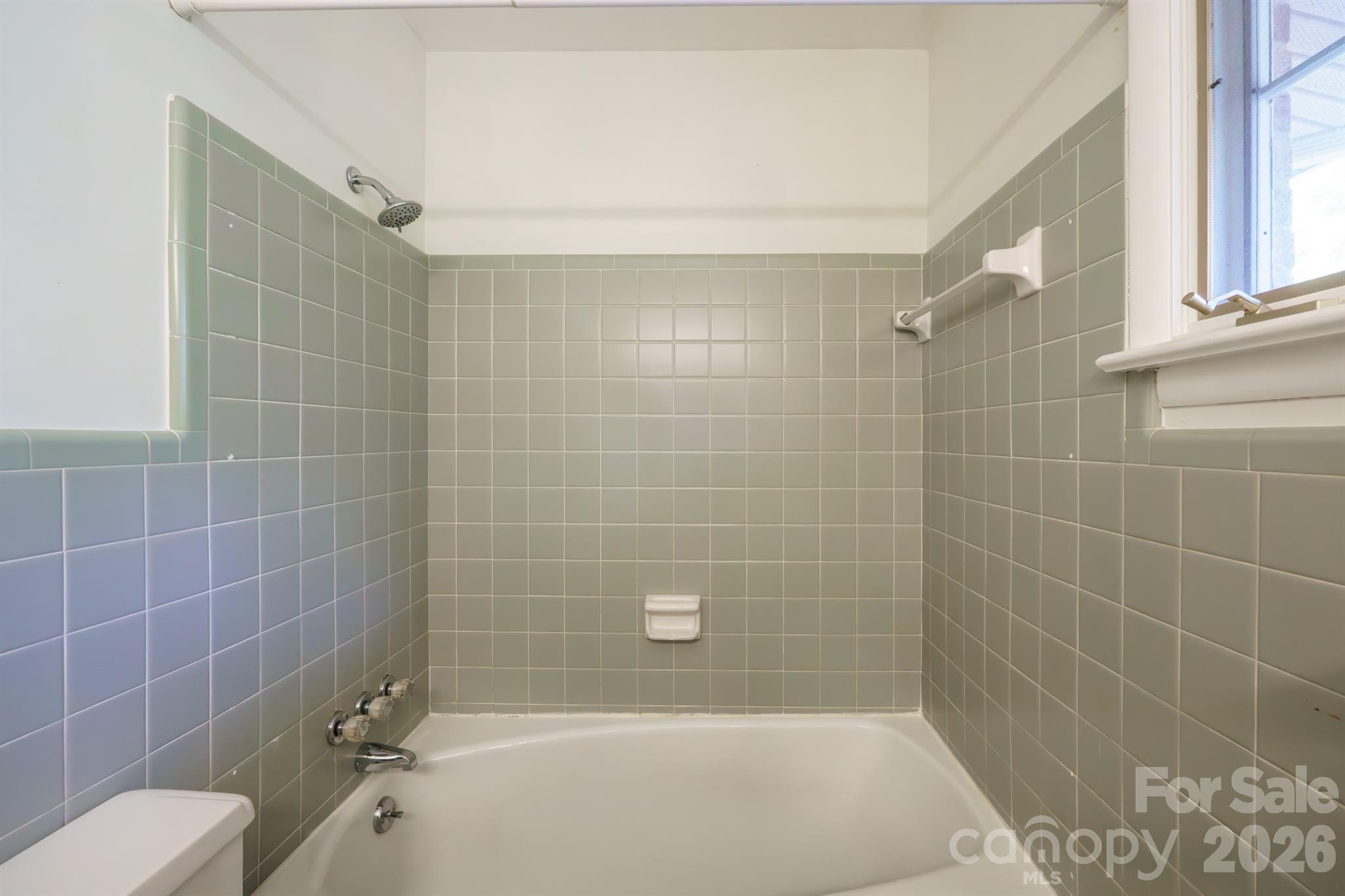 465 28th Avenue Lane NE