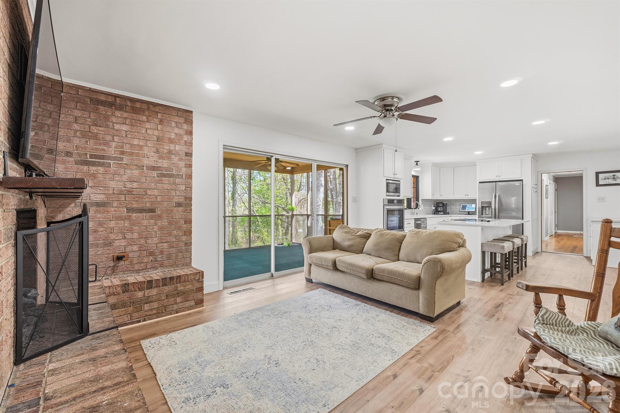 465 28th Avenue Lane NE