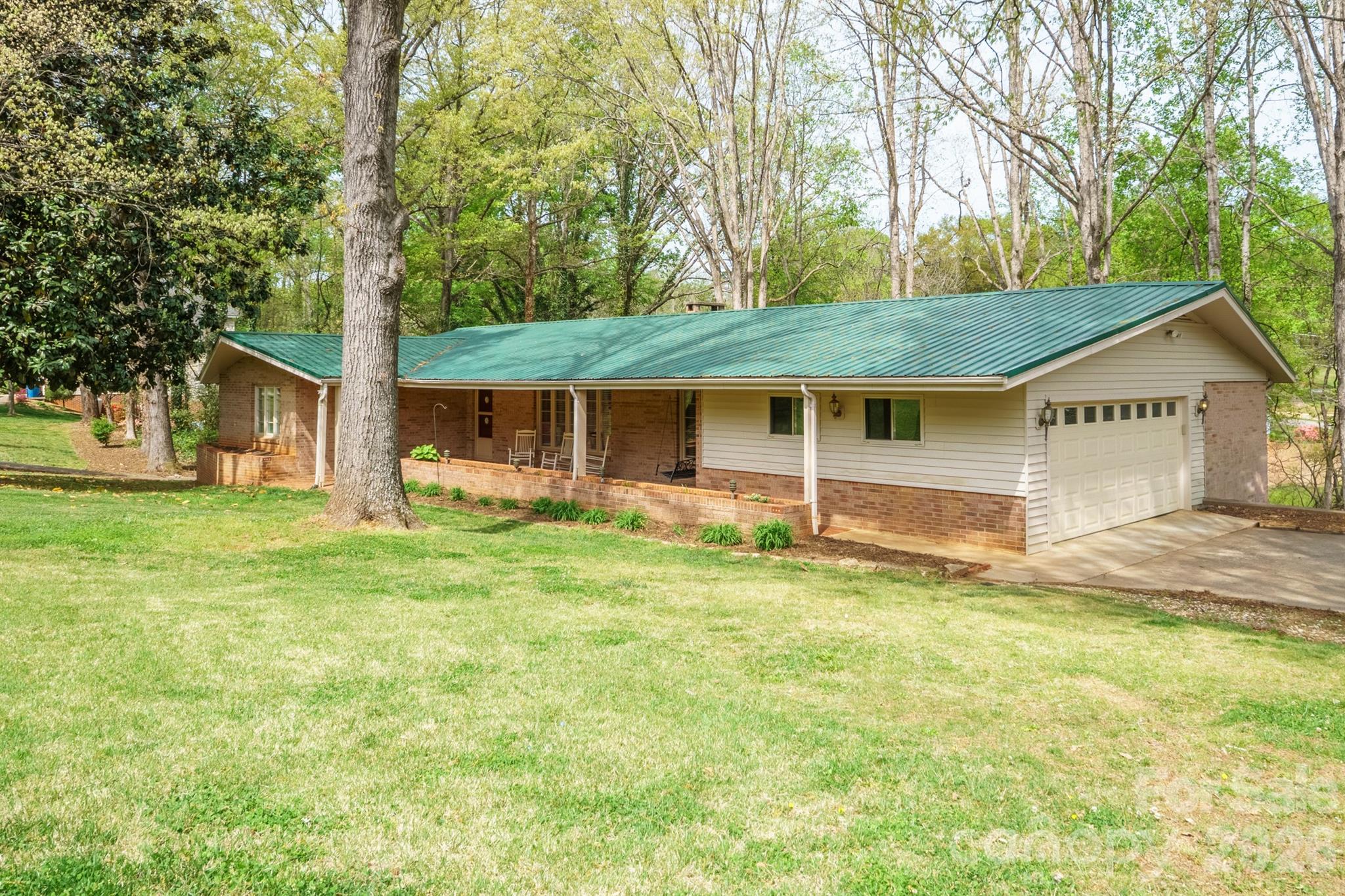 465 28th Avenue Lane NE