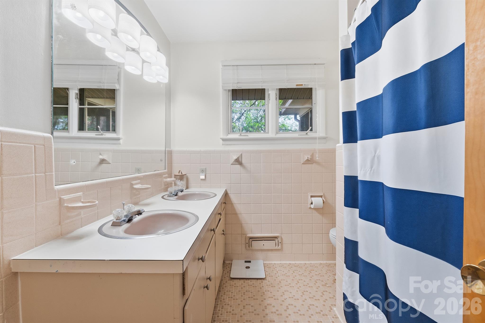 465 28th Avenue Lane NE