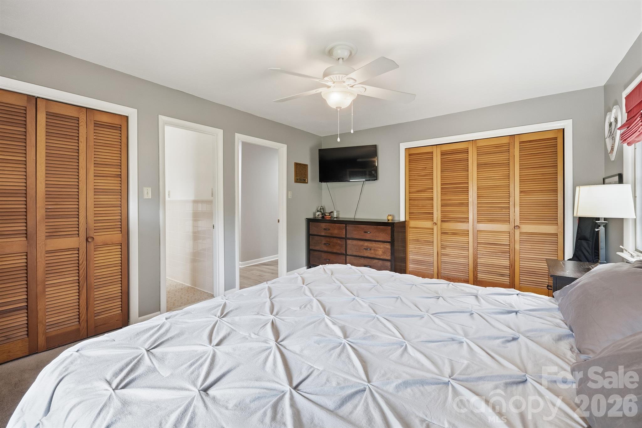 465 28th Avenue Lane NE