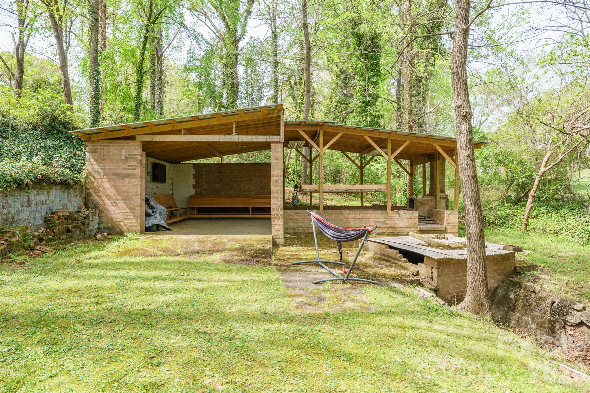 465 28th Avenue Lane NE