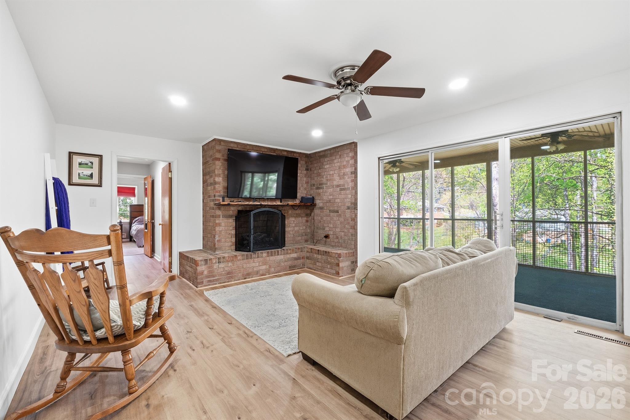 465 28th Avenue Lane NE