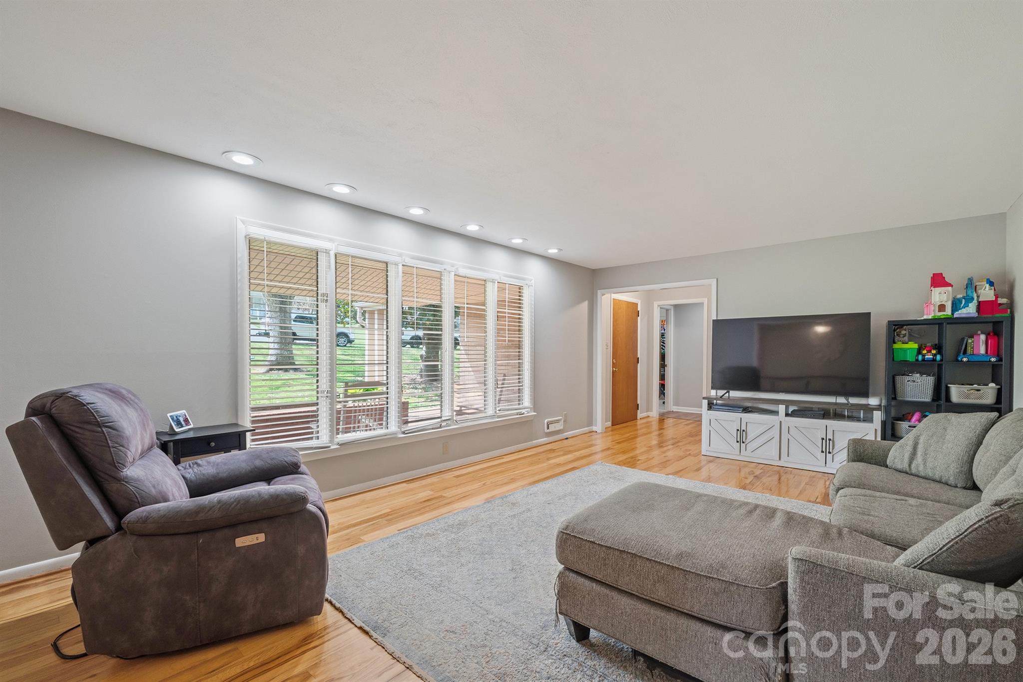 465 28th Avenue Lane NE