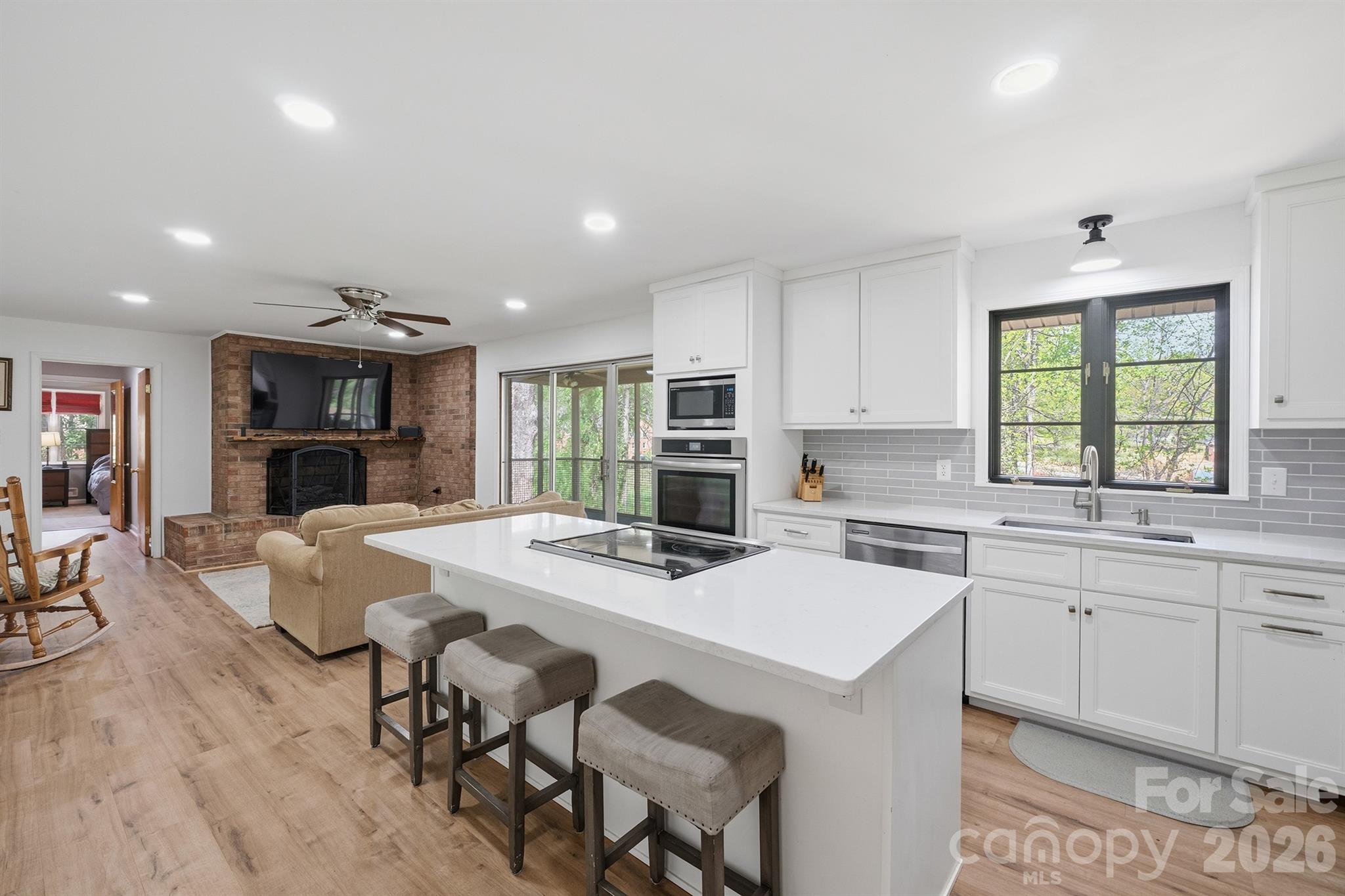 465 28th Avenue Lane NE