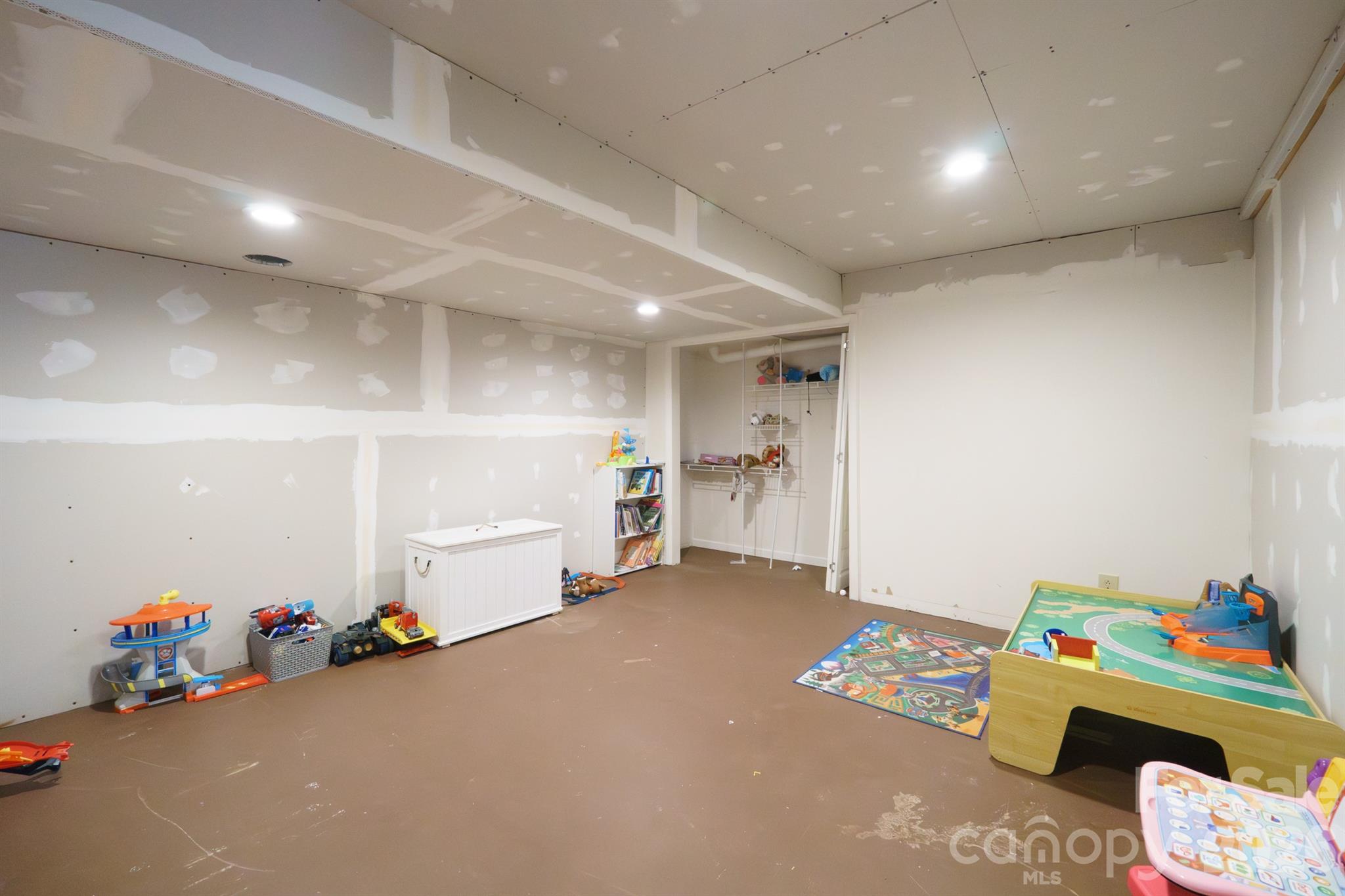 465 28th Avenue Lane NE