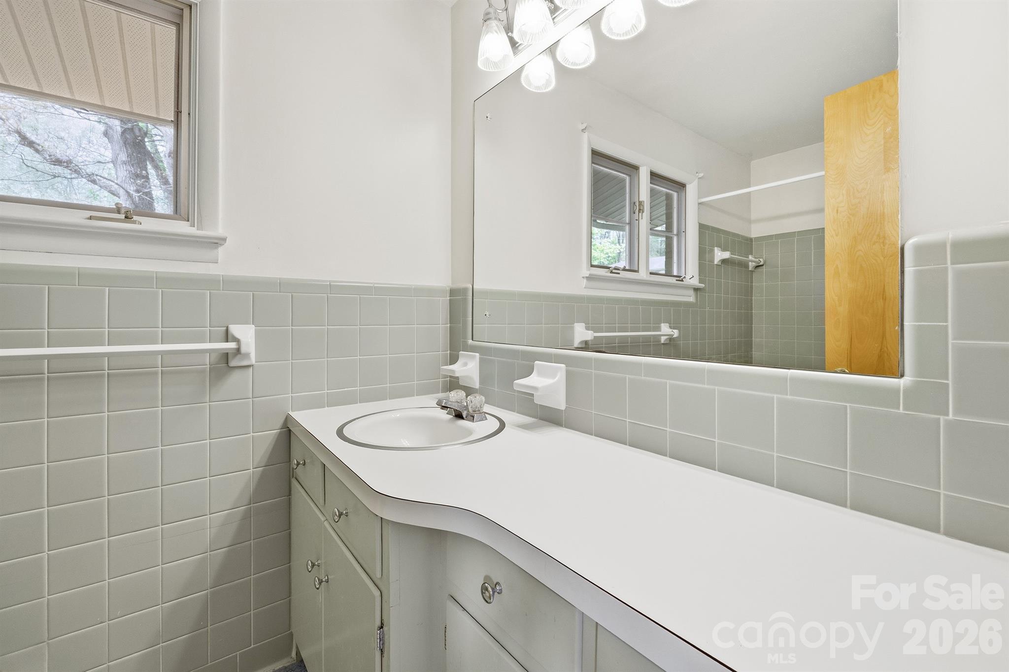 465 28th Avenue Lane NE