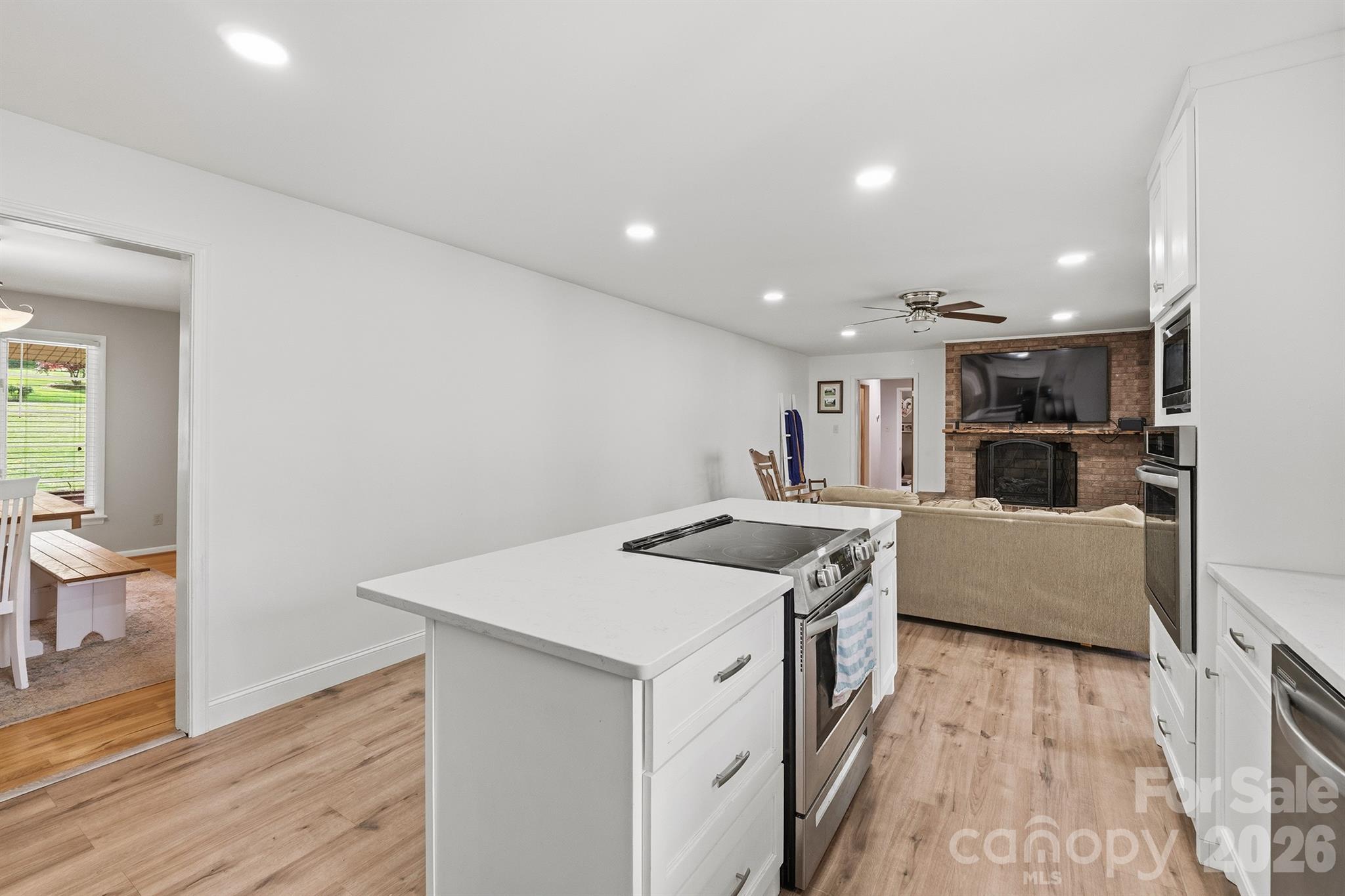 465 28th Avenue Lane NE