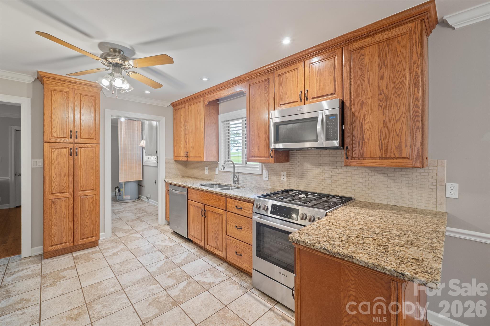 1953 Crestdale Lane