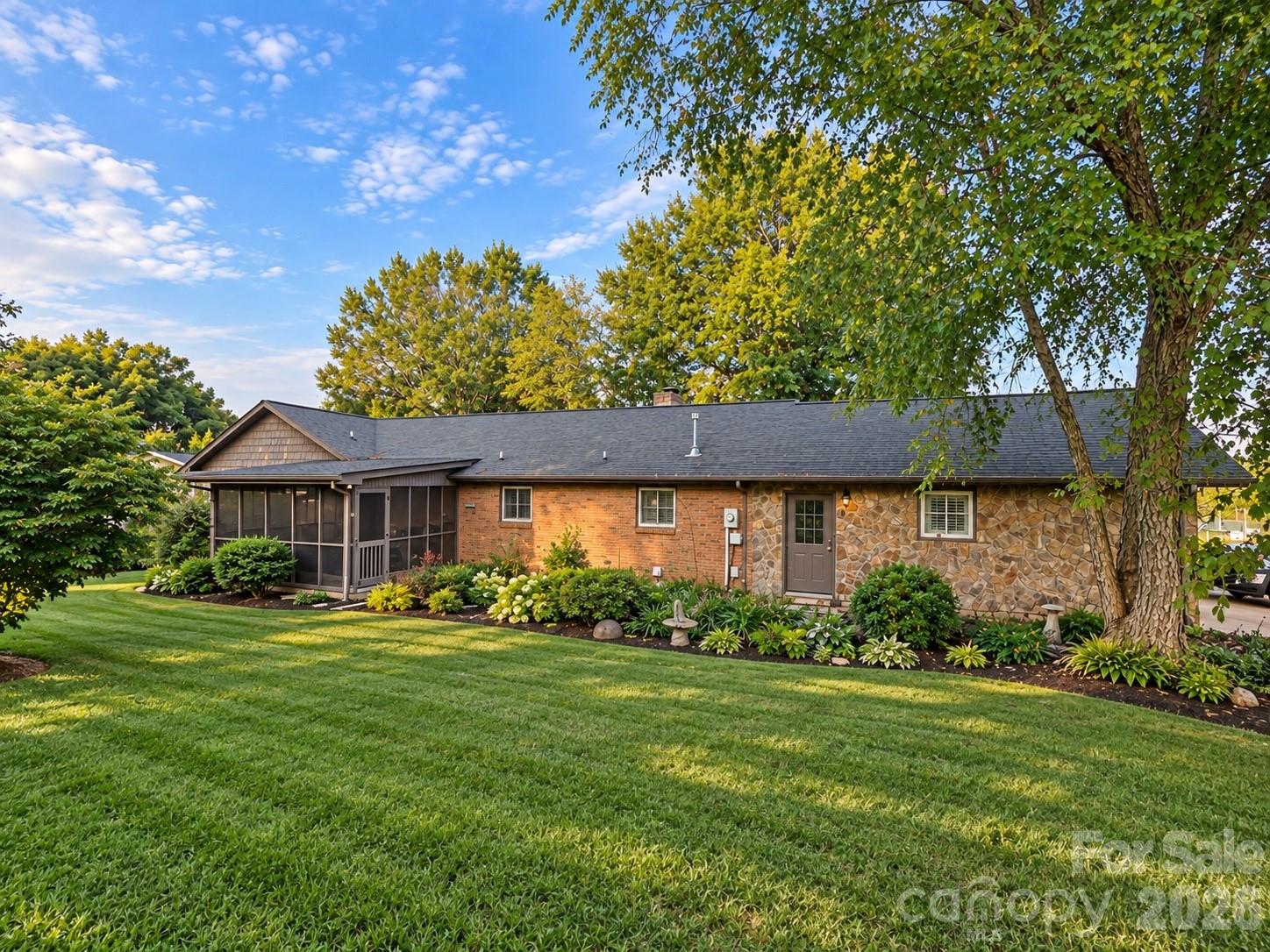 1953 Crestdale Lane