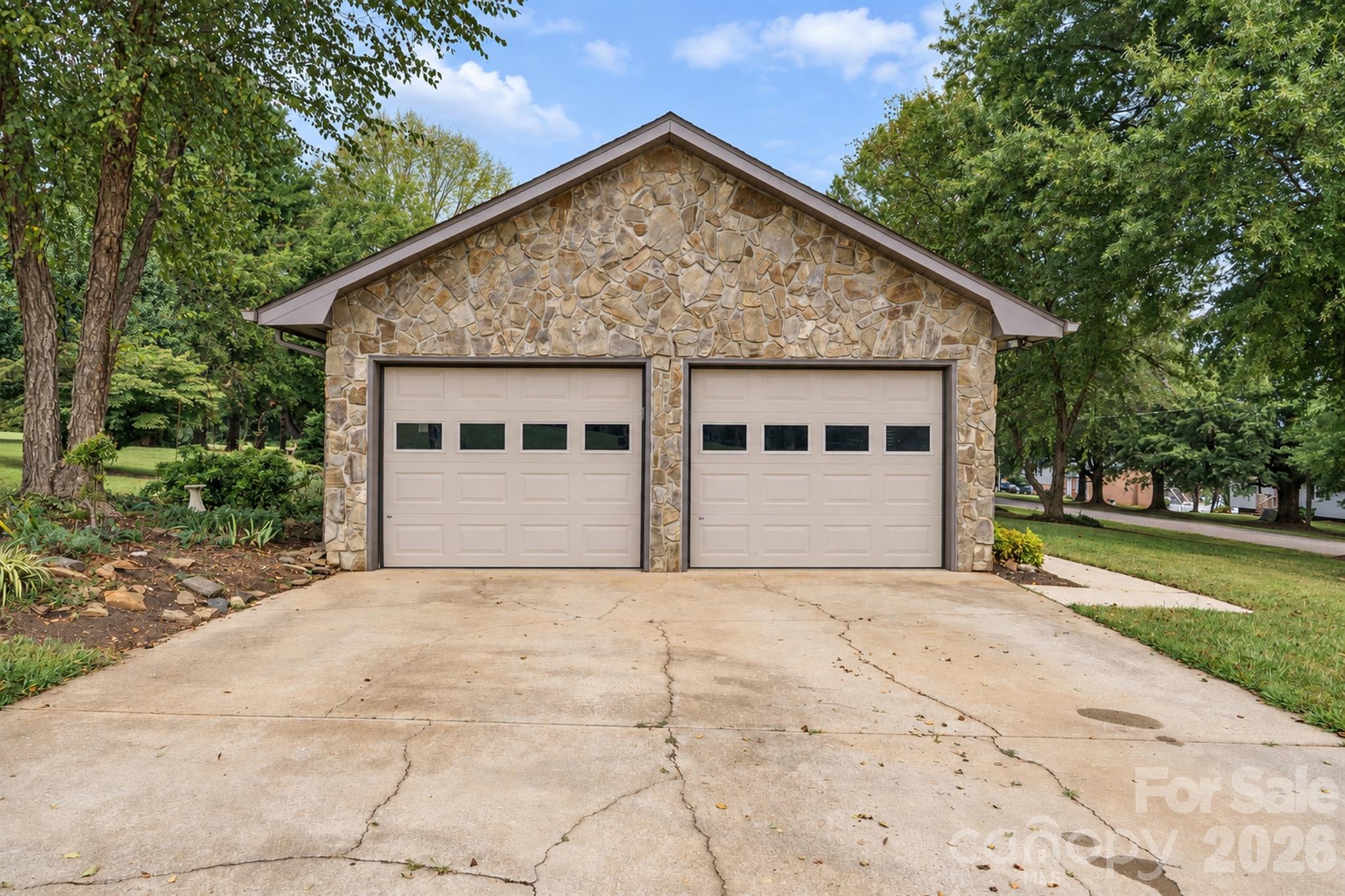 1953 Crestdale Lane