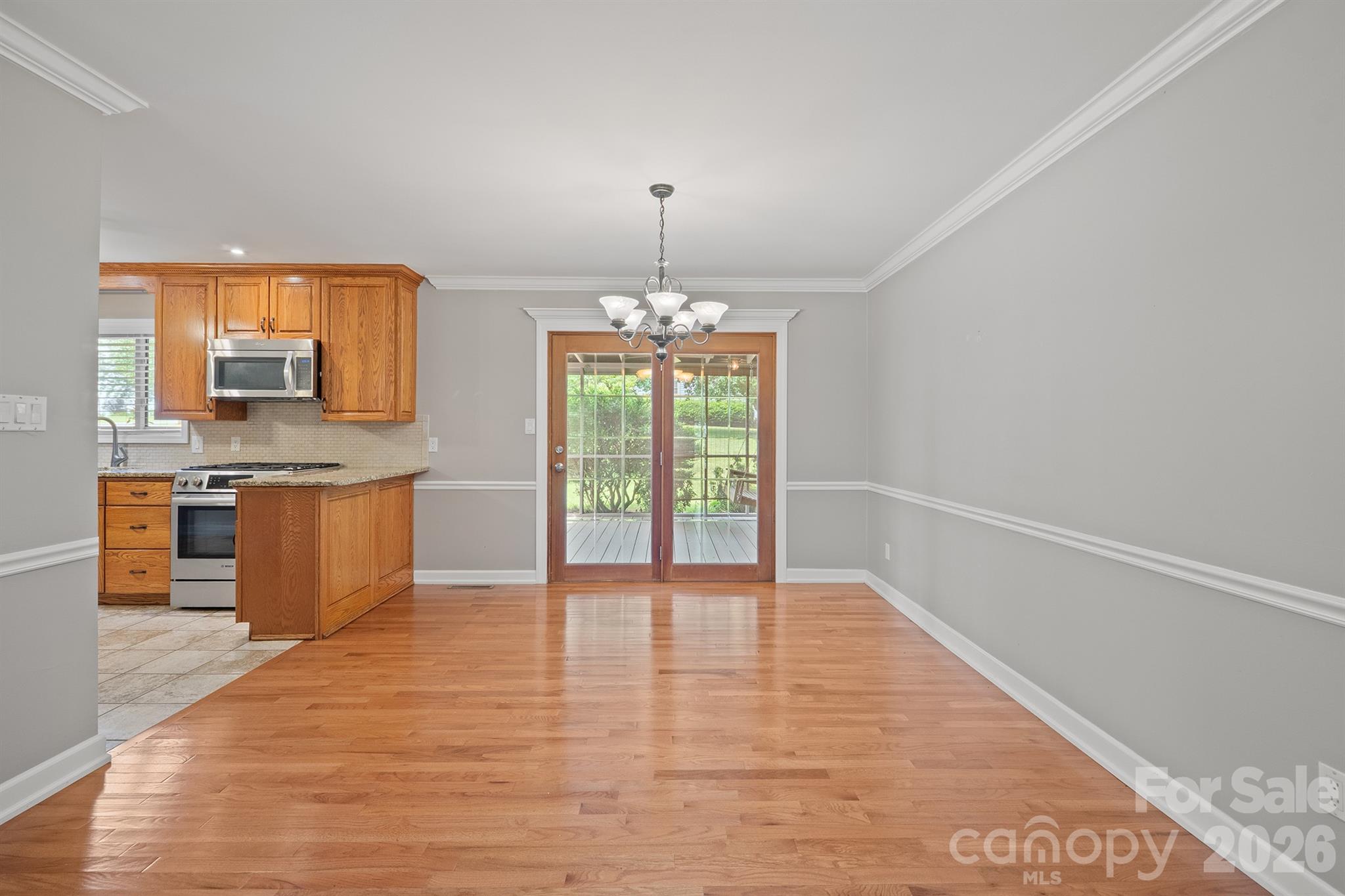 1953 Crestdale Lane