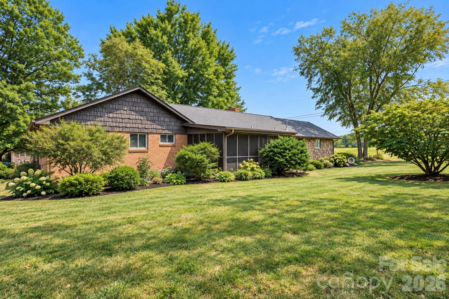 1953 Crestdale Lane
