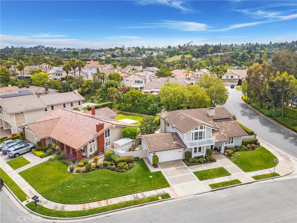 24702 Queens Court