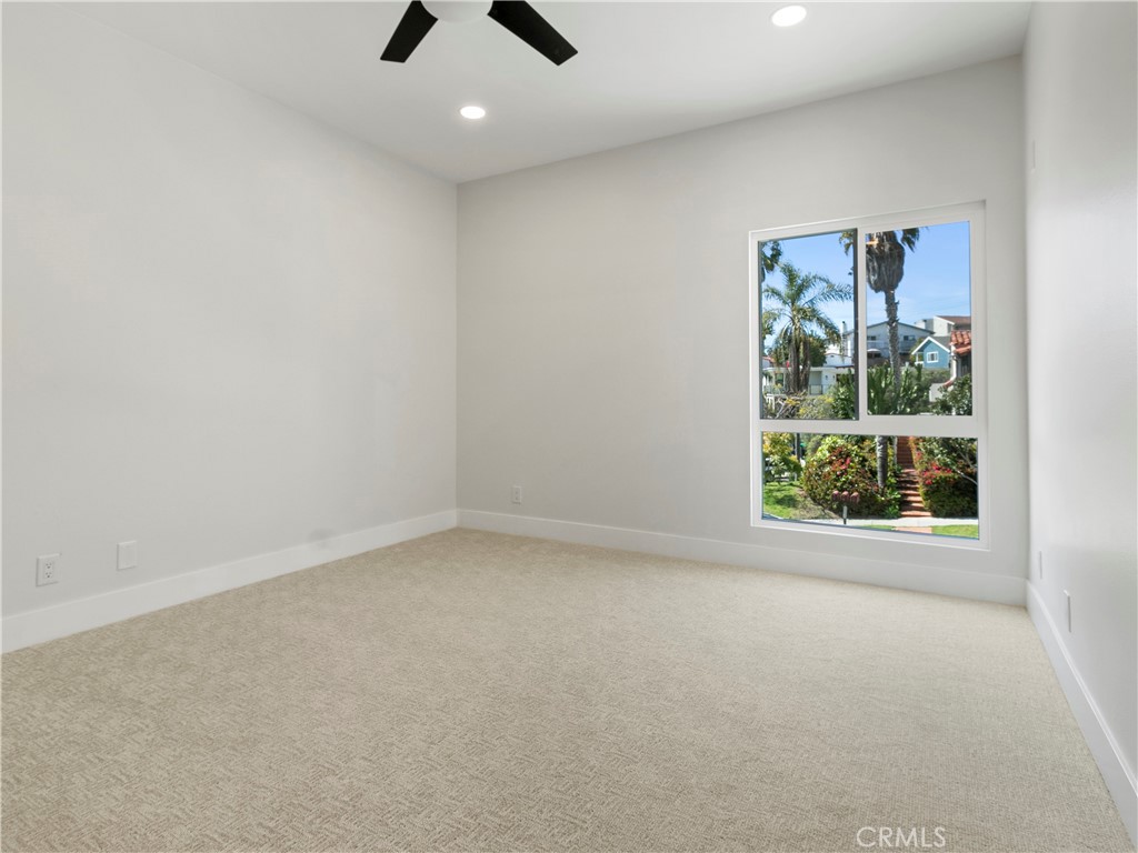 33892 Violet Lantern St