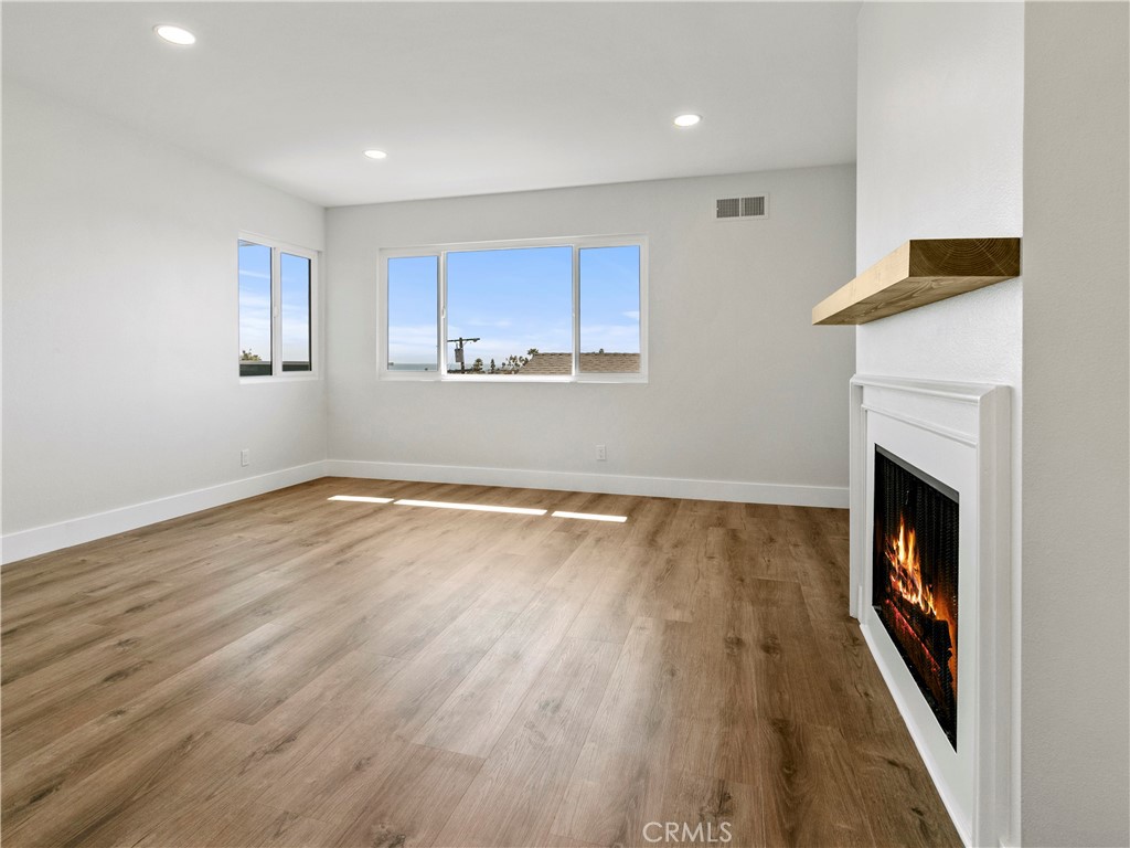 33892 Violet Lantern St